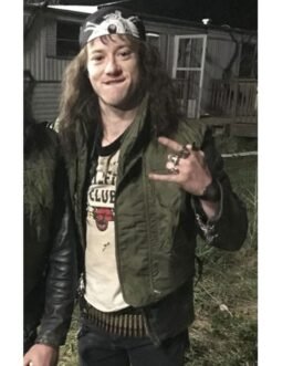 Stranger Things S04 Joseph Quinn Green Vest