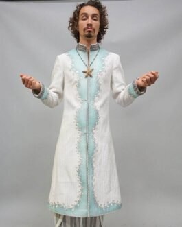 Robert Sheehan The Umbrella Academy Season 02 White Coat