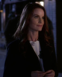 Pretty Little Liars S05 Laura Leighton Blazer