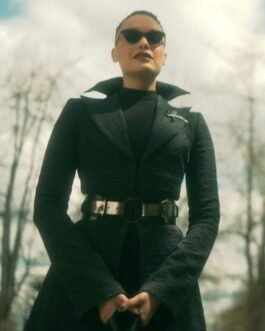 Britne Oldford The Umbrella Academy S03 Coat
